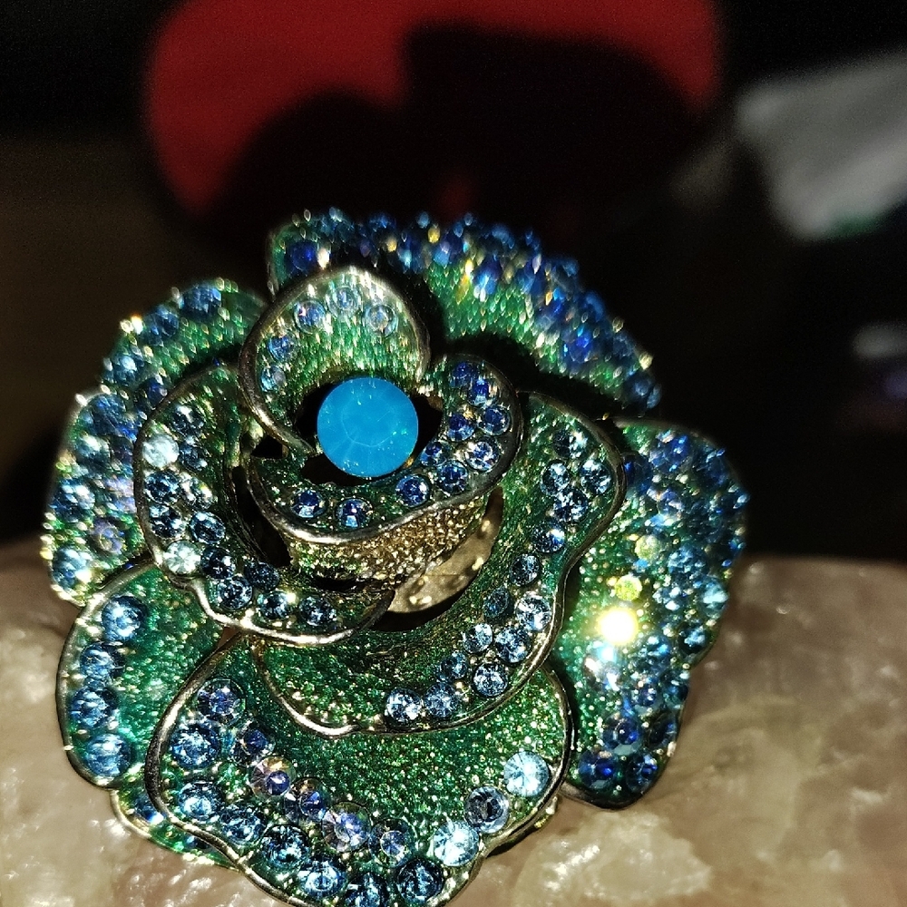 Elegant Green and Blue Crystal Flower Ring